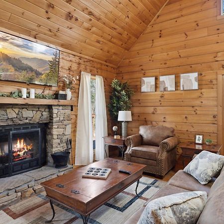 Cozy Family Friendly Cabin With Hot Tub, Near Gatlinburg, Pigeon Forge, Dollywood Sevierville Eksteriør bilde