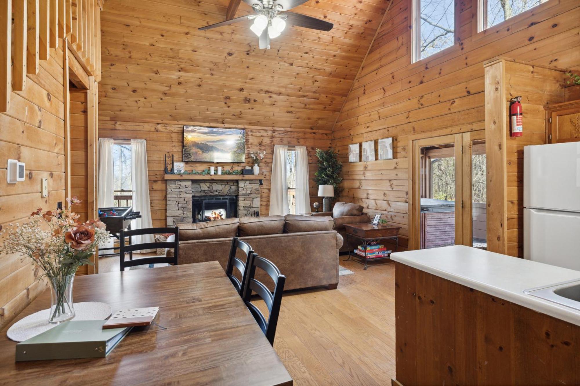Cozy Family Friendly Cabin With Hot Tub, Near Gatlinburg, Pigeon Forge, Dollywood Sevierville Eksteriør bilde