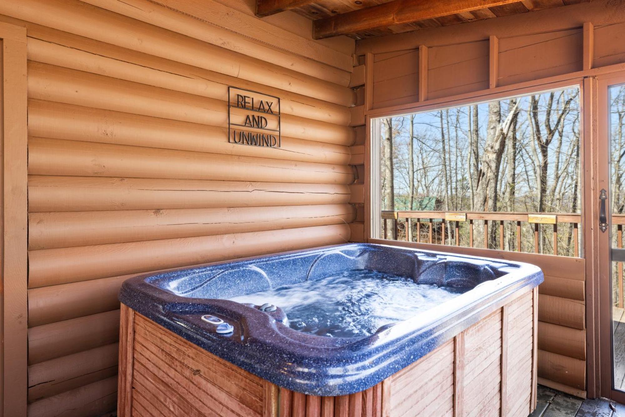 Cozy Family Friendly Cabin With Hot Tub, Near Gatlinburg, Pigeon Forge, Dollywood Sevierville Eksteriør bilde